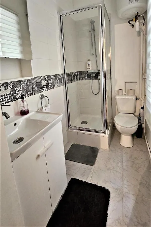 A Studio In Heart Of Montmart Sacre Coeur Parigi 0*,  Francia